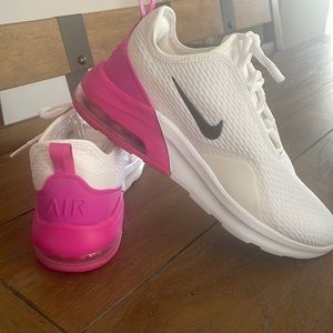 Woman’s air max Motion 2 sneaker